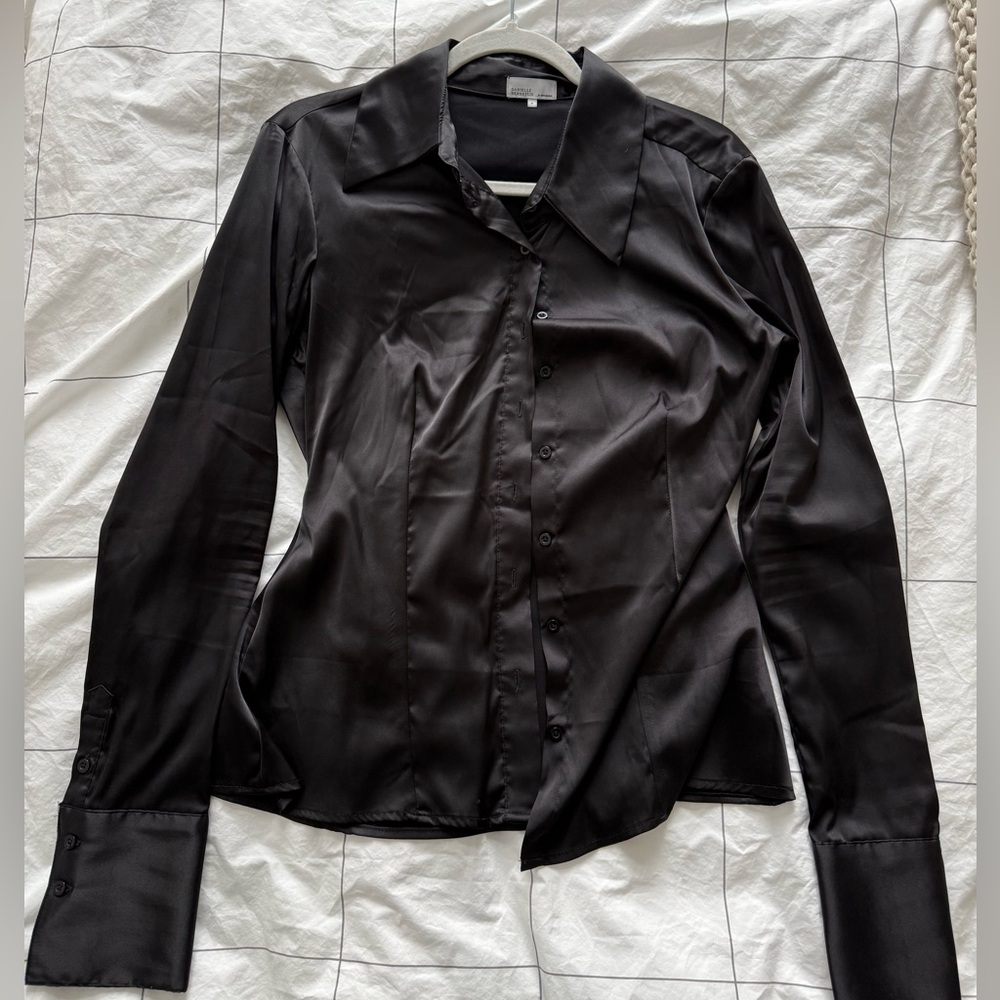 WeWoreWhat TRADITIONAL STRETCH CHARMEUSE BUTTON DOWN